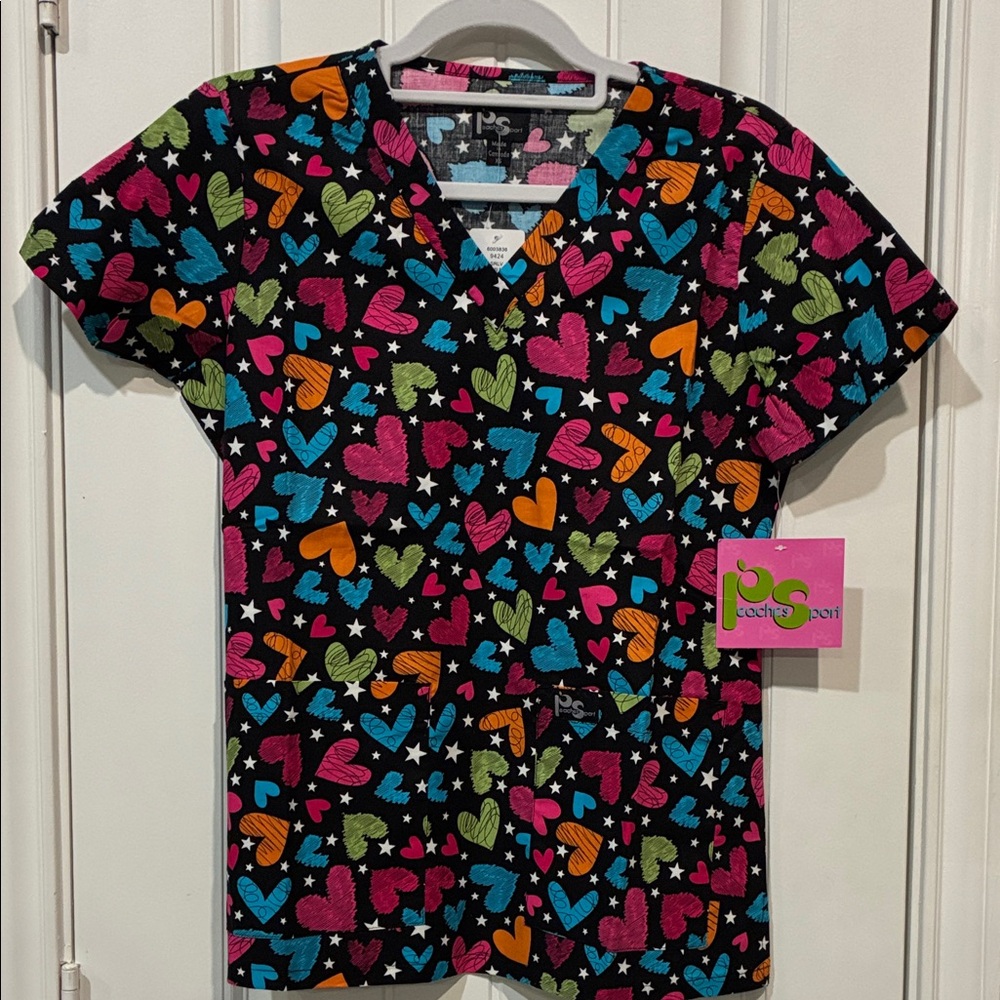 Black Heart-Print Scrub Top by PeachesSport